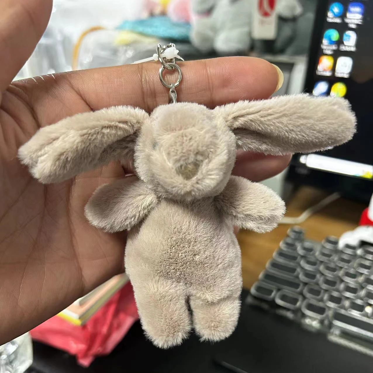봉제 인형 귀여운 만화 토끼 열쇠고리 사랑스러운 폼폼  - Phone Accessories For Car 리뷰 및 가격