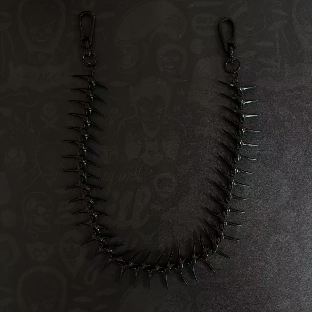 무광 블랙 스켈레톤 메탈 헤비웨이트 피쉬본 모양 팬츠  - Phone Accessories Design 리뷰 및 가격