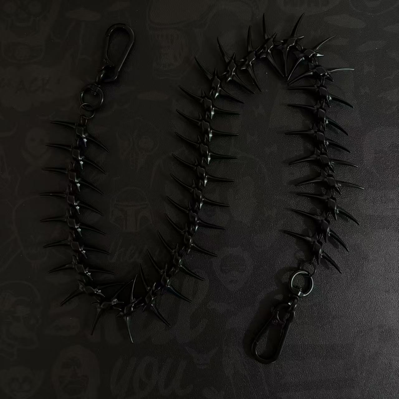무광 블랙 스켈레톤 메탈 헤비웨이트 피쉬본 모양 팬츠  - Phone Accessories Design 리뷰 및 가격